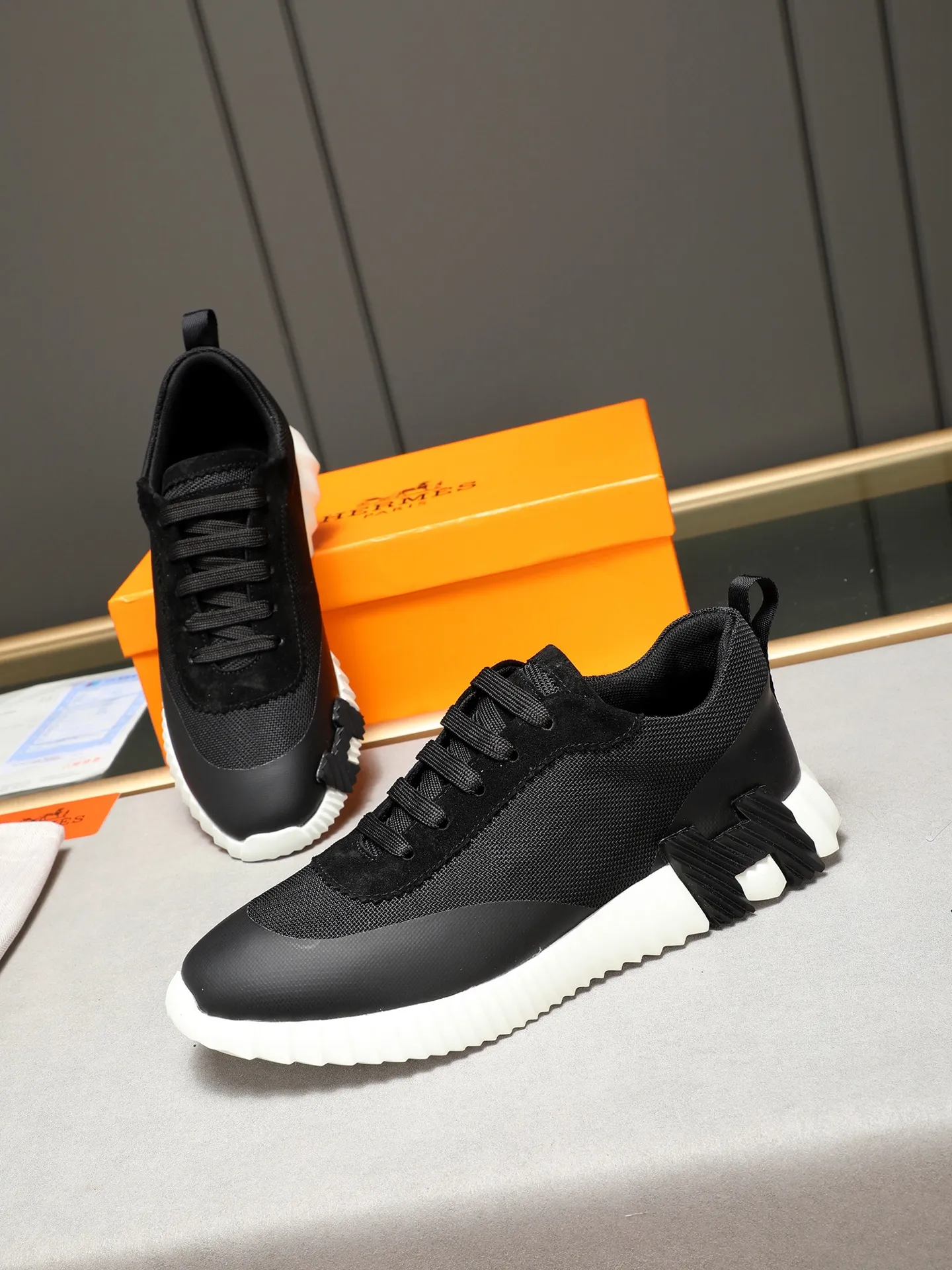 Men's shoes 💰460 [Hermes] fe new arrival~ New Bouncing sneakers Hermès are the most comfortable shoes, no one else⃣️, they are very light on the feet and look great, you will not feel tired when you go shopping and running around 👍 Very light and comfortable, extremely light, suitable for both sports and leisure, and feel great when you step on them! It’s up to you to choose, there’s always what you want~ ✔️Fabric: First layer frosted➕Imported glue➕Breathable mesh ✔️Inner lining: Imported mesh ✔️Outsole: Original outsole ✔️Size: Men’s 38-44 (45 custom-made)
